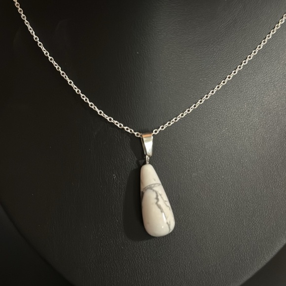 Howlite Cone Pendant on Silver Tone Chain - Picture 2 of 3